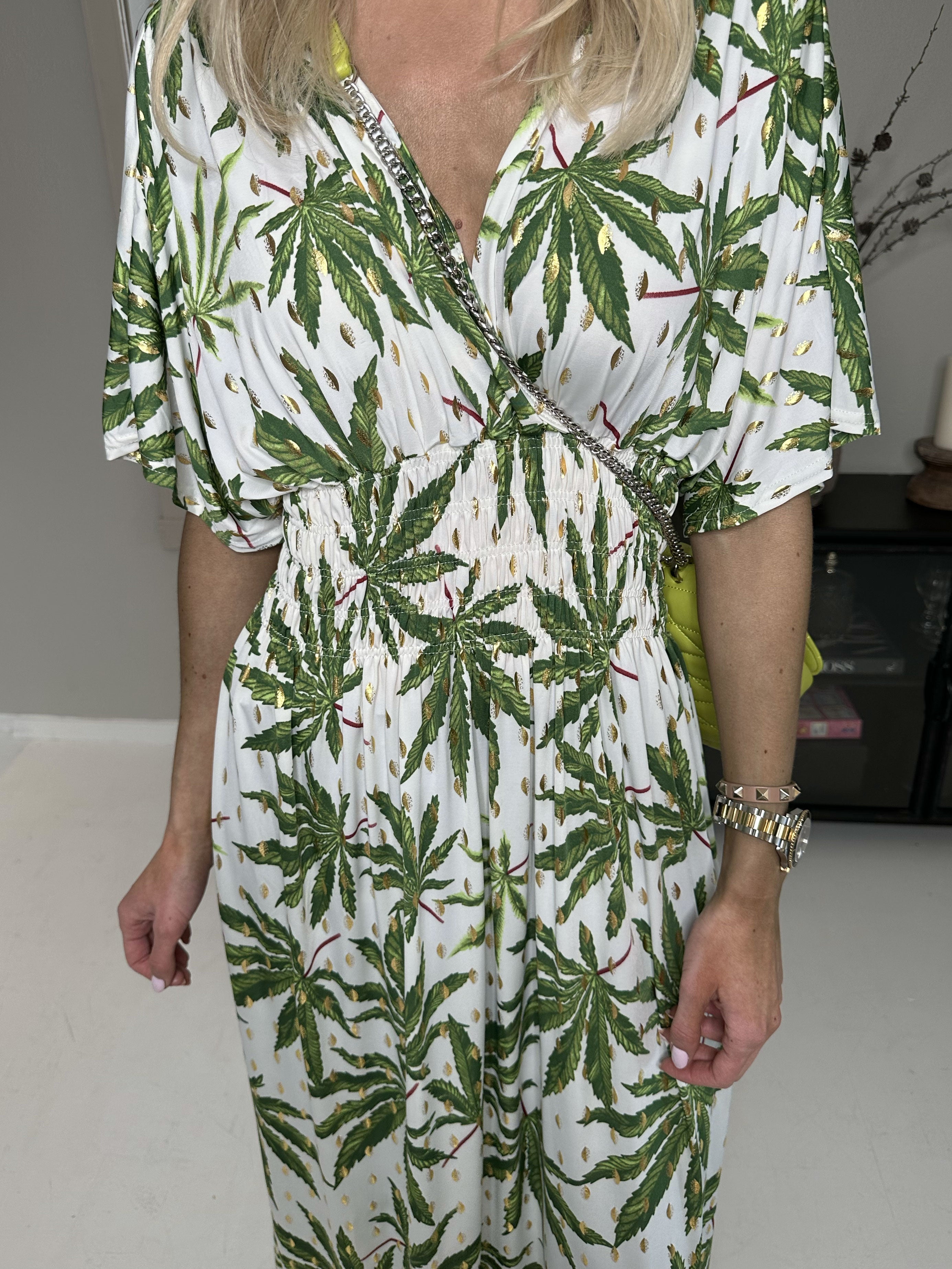 Pams Leaf - Lang elastisk kjole i krølfrit stof